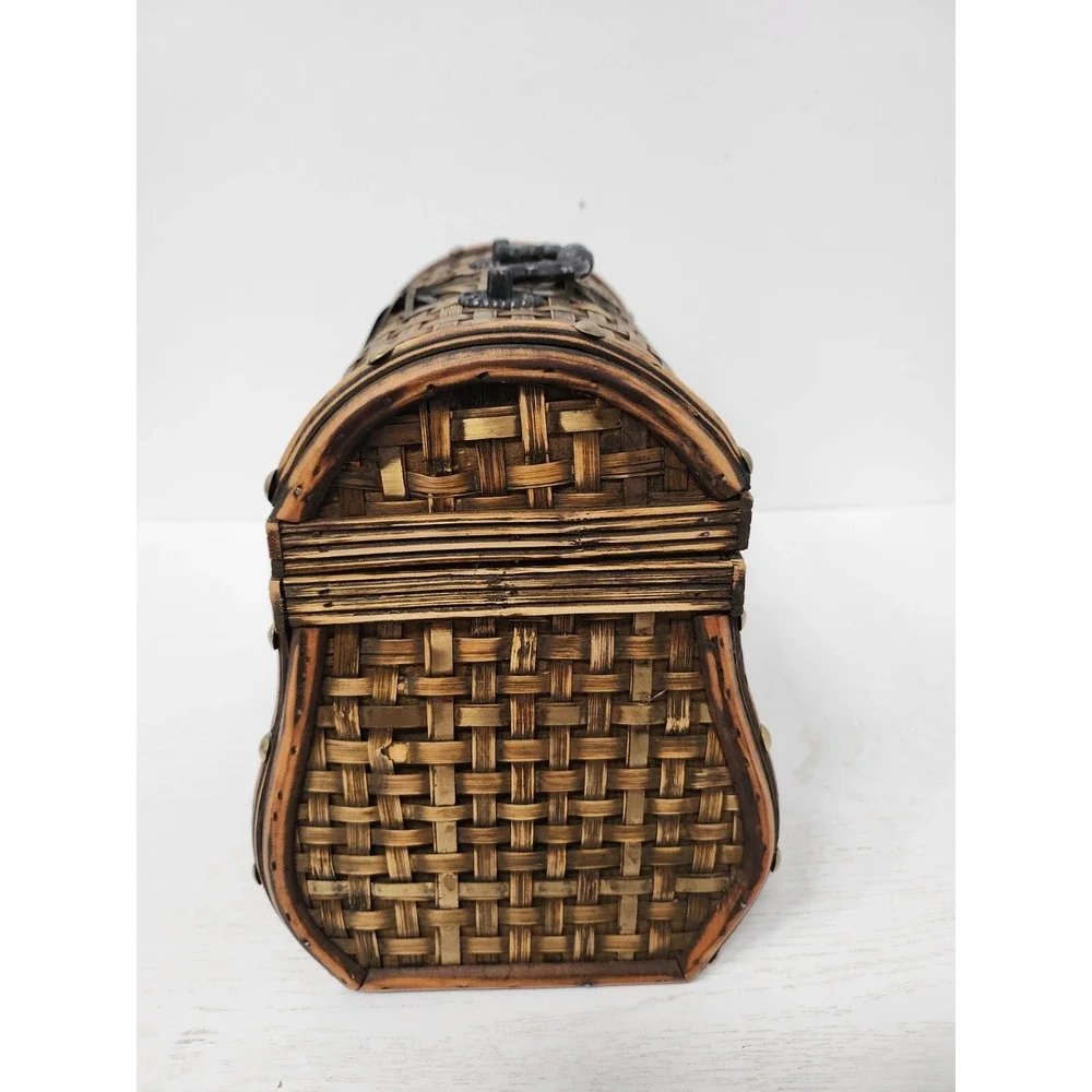 Vintage Hand Woven Wicker Treasure Chest Purse Metal Hardware With Handle
